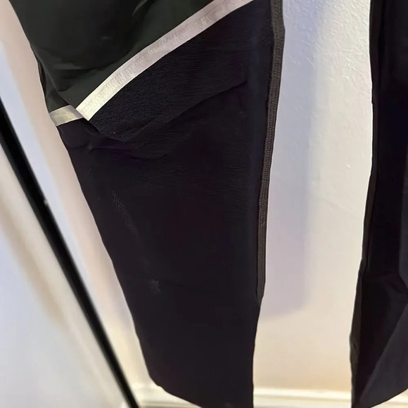 New Balance // Cropped 22” Leggings - Picture 6 of 7